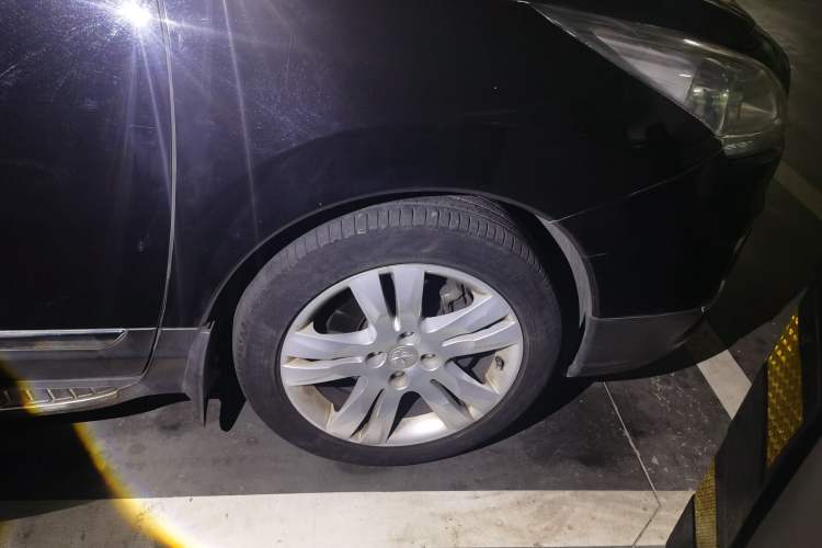 Used Peugeot 3008 2013 2.0L Automatic Trend Edition Right Front Wheel Hub