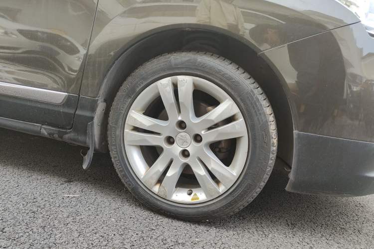 Used Peugeot 3008 2013 1.6THP Automatic Prestige Edition Right Front Wheel Hub