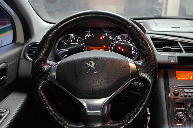 Used Peugeot 3008 2013 2.0L Automatic Trend Edition Steering Wheel