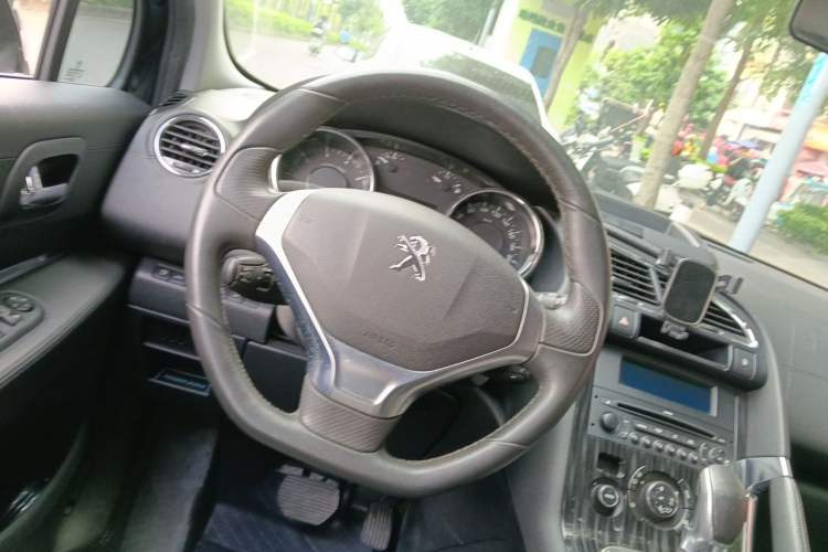 Used Peugeot 3008 2013 2.0L Automatic Trend Edition Steering Wheel