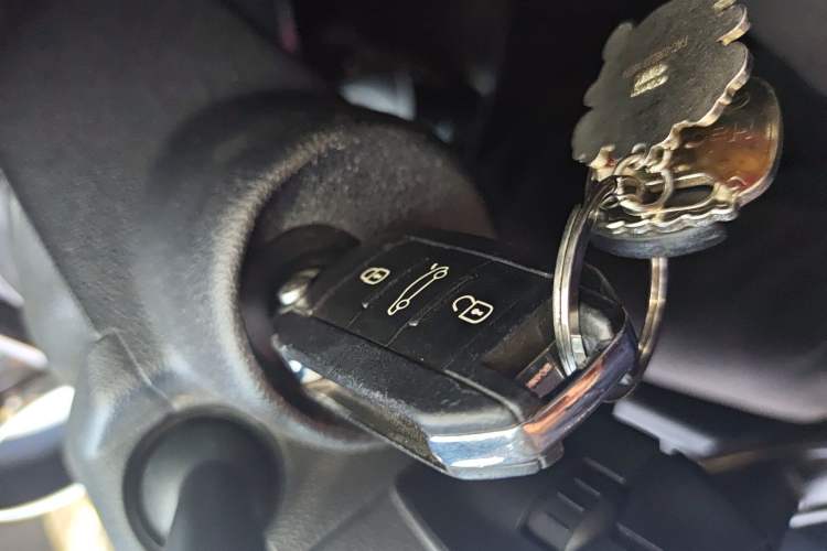 Used Peugeot 3008 2013 2.0L Manual Classic Edition Vehicle Key