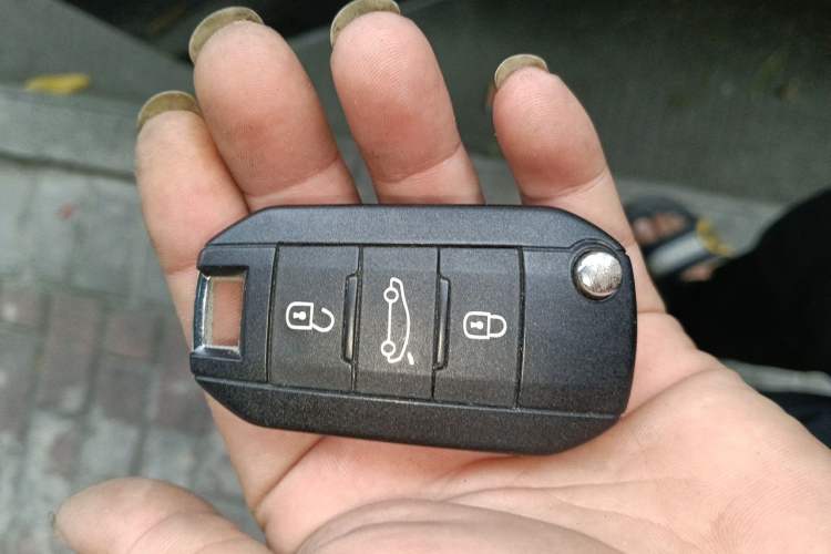 Used Peugeot 3008 2013 2.0L Automatic Trend Edition Vehicle Key
