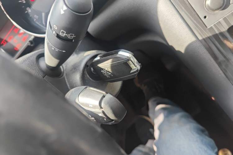 Used Peugeot 3008 2013 2.0L Automatic Trend Edition Vehicle Key