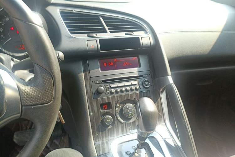 Used Peugeot 3008 2013 2.0L Automatic Trend Edition Audio And AC Panel