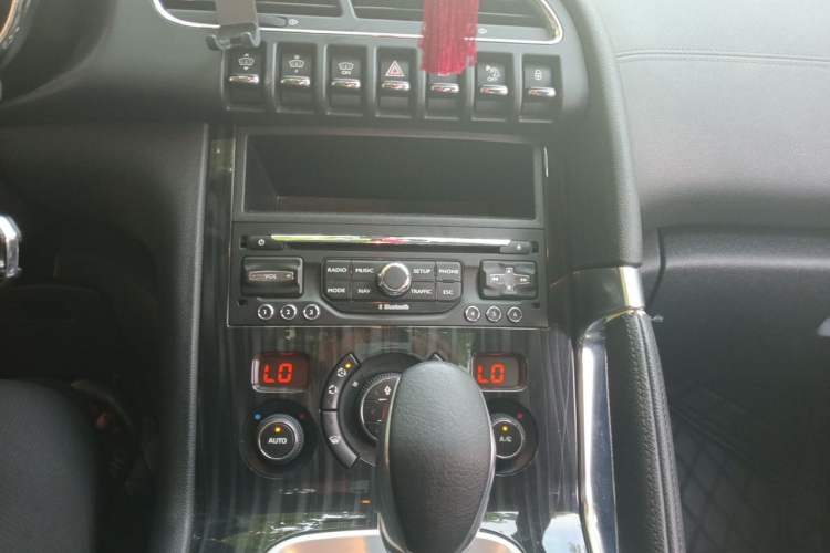 Used Peugeot 3008 2013 1.6THP Automatic Prestige Edition Audio And AC Panel