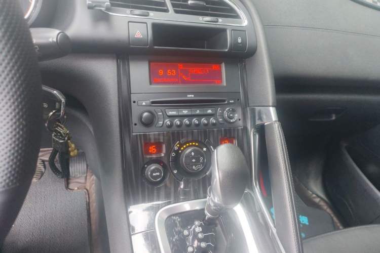 Used Peugeot 3008 2013 2.0L Automatic Trend Edition Audio And AC Panel