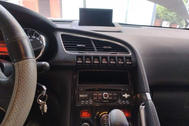 Used Peugeot 3008 2013 1.6THP Automatic Prestige Edition Audio And AC Panel