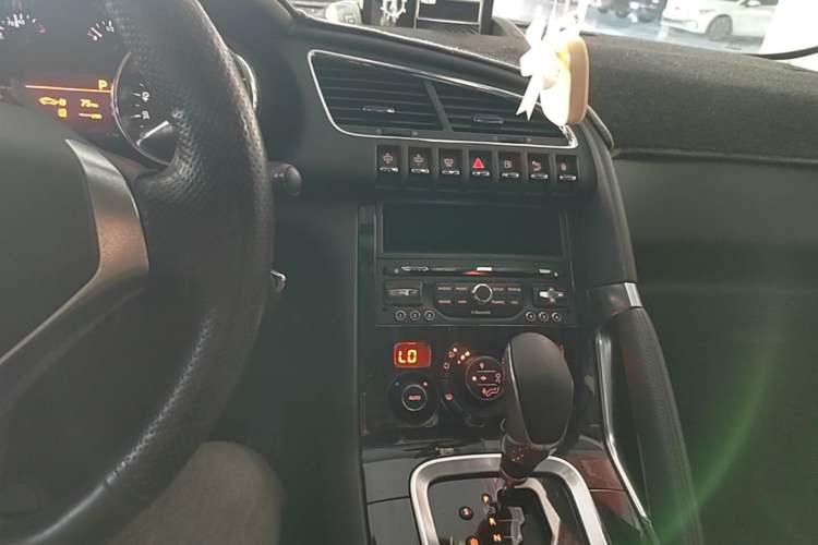 Used Peugeot 3008 2013 1.6THP Automatic Prestige Edition Audio And AC Panel