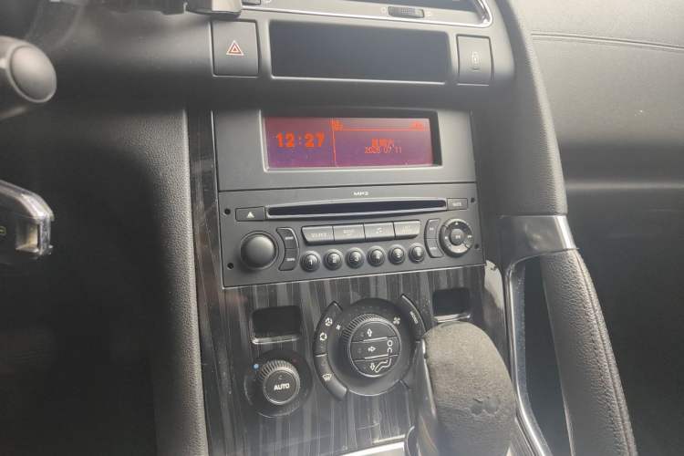 Used Peugeot 3008 2013 2.0L Automatic Trend Edition Audio And AC Panel