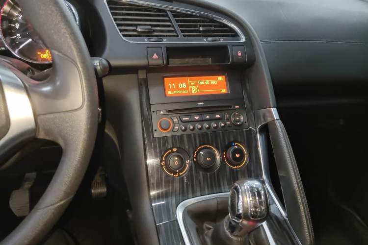 Used Peugeot 3008 2013 2.0L Manual Classic Edition Audio And AC Panel