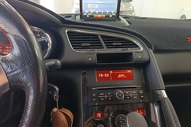 Used Peugeot 3008 2013 1.6THP Automatic Trend Edition Audio And AC Panel