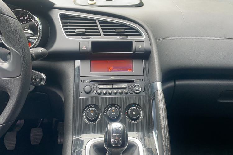 Used Peugeot 3008 2013 2.0L Manual Classic Edition Audio And AC Panel