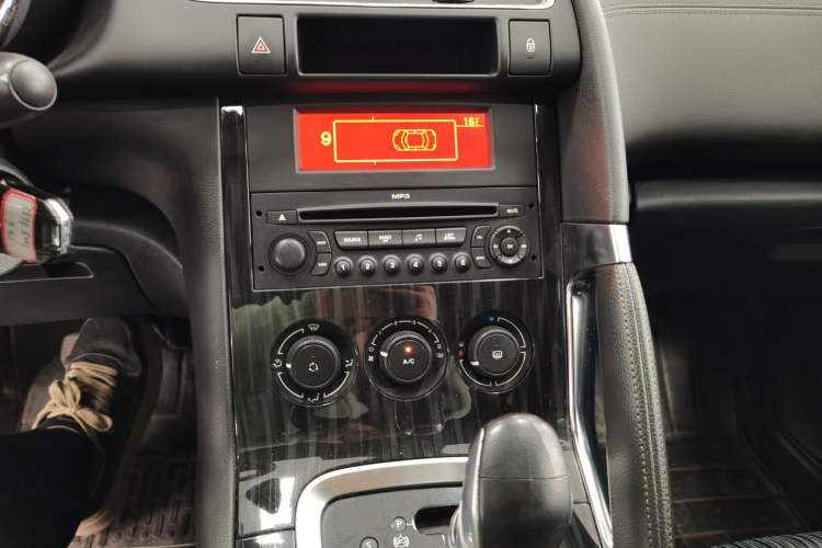Used Peugeot 3008 2013 2.0L Automatic Classic Edition Audio And AC Panel