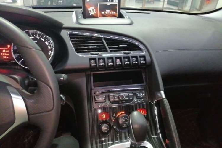 Used Peugeot 3008 2013 1.6THP Automatic Prestige Edition Audio And AC Panel