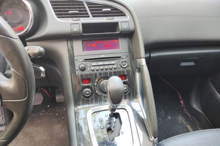 Used Peugeot 3008 2013 2.0L Automatic Trend Edition Audio And AC Panel