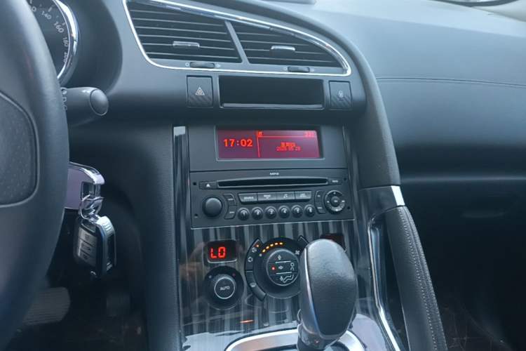 Used Peugeot 3008 2013 2.0L Automatic Trend Edition Audio And AC Panel
