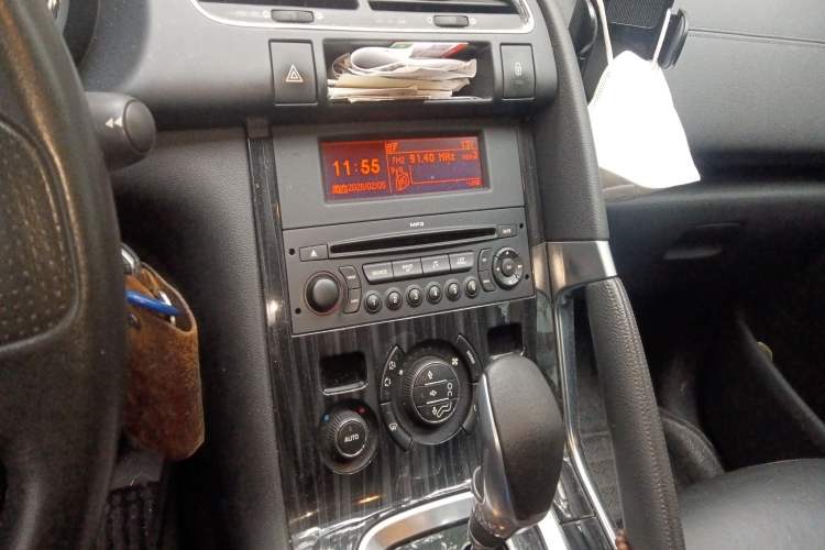 Used Peugeot 3008 2013 2.0L Automatic Trend Edition Audio And AC Panel