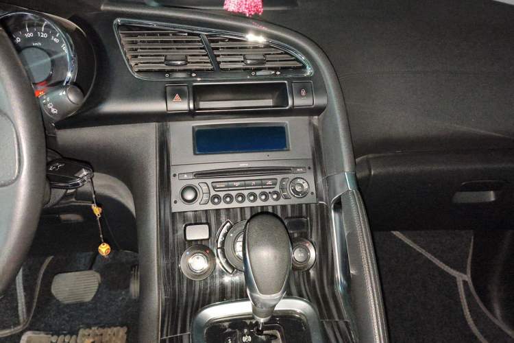 Used Peugeot 3008 2013 2.0L Automatic Trend Edition Audio And AC Panel