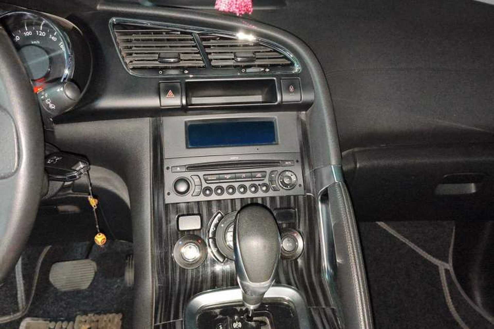 Used Peugeot 3008 2013 2.0L Automatic Trend Edition Audio And AC Panel