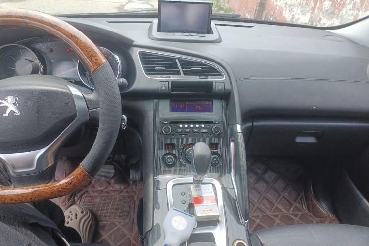 Used Peugeot 3008 2013 2.0L Automatic Trend Edition Audio And AC Panel