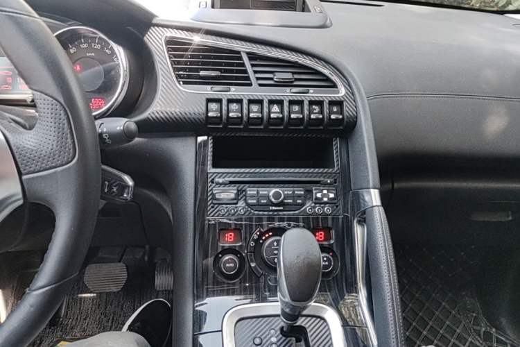 Used Peugeot 3008 2013 1.6THP Automatic Prestige Edition Audio And AC Panel