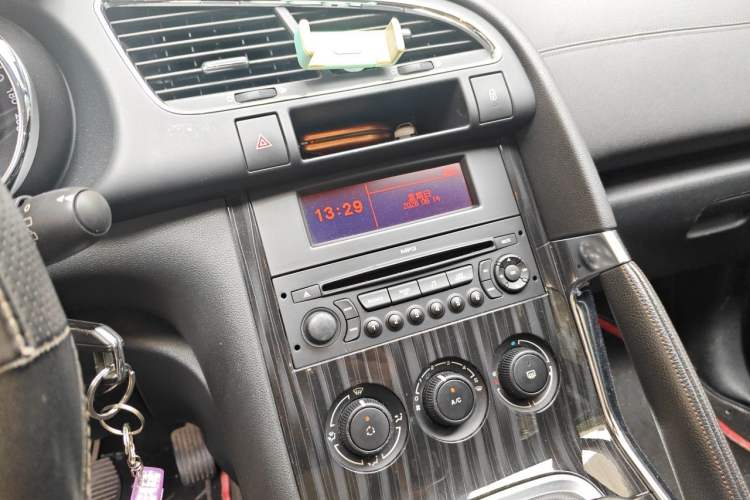 Used Peugeot 3008 2013 2.0L Manual Classic Edition Audio And AC Panel