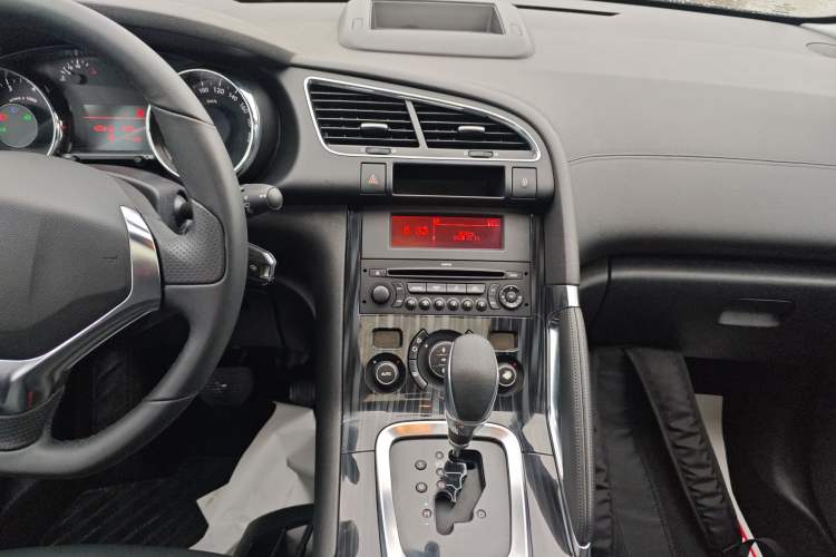 Used Peugeot 3008 2013 2.0L Automatic Trend Edition Audio And AC Panel