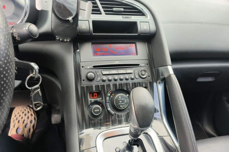 Used Peugeot 3008 2013 2.0L Automatic Trend Edition Audio And AC Panel