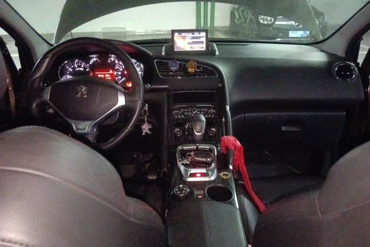 Used Peugeot 3008 2013 1.6THP Automatic Prestige Edition Center Console