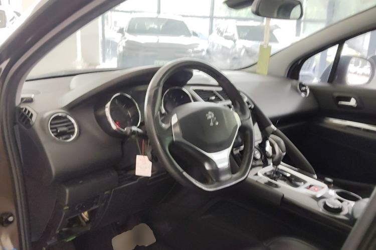 Used Peugeot 3008 2013 1.6THP Automatic Prestige Edition Center Console