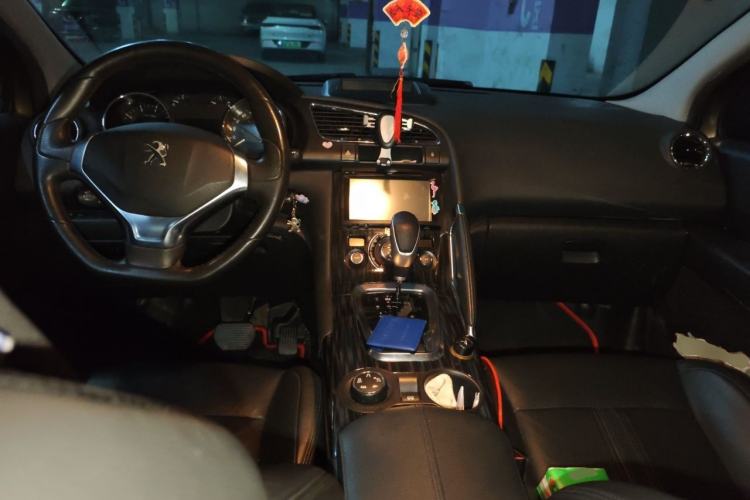Used Peugeot 3008 2013 1.6THP Automatic Trend Edition Center Console