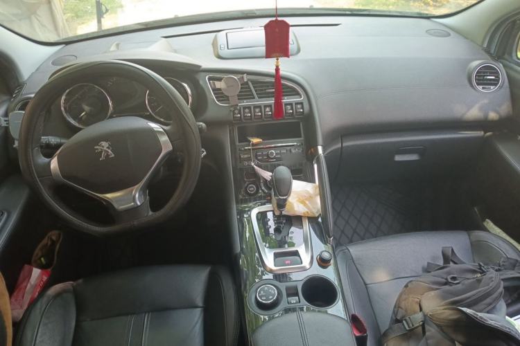 Used Peugeot 3008 2013 1.6THP Automatic Prestige Edition Center Console