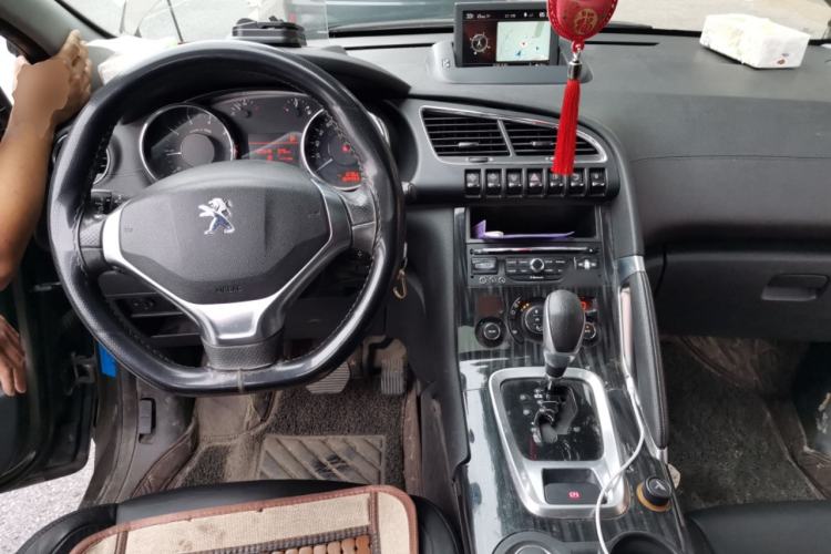 Used Peugeot 3008 2013 1.6THP Automatic Prestige Edition Center Console