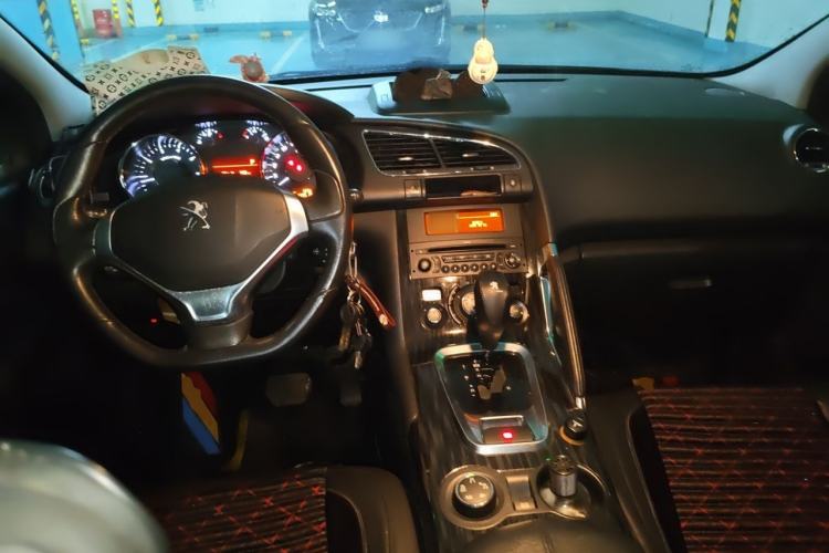 Used Peugeot 3008 2013 1.6THP Automatic Trend Edition Center Console