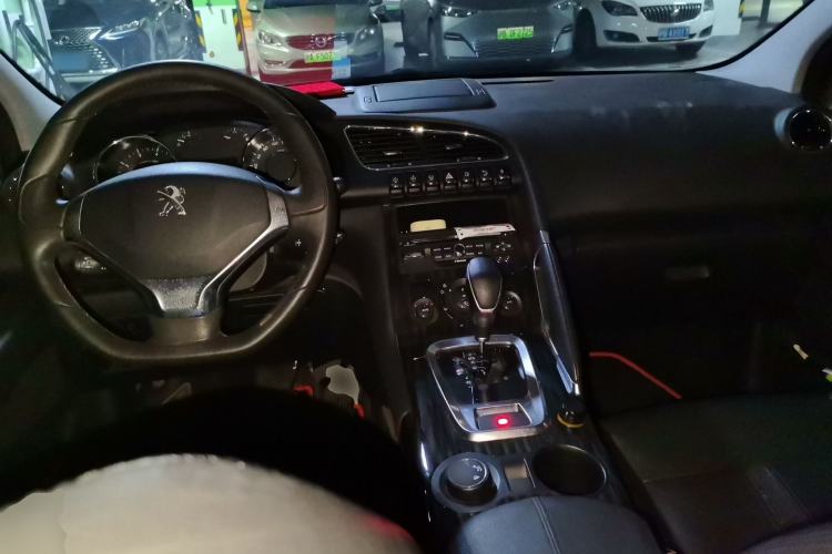 Used Peugeot 3008 2013 1.6THP Automatic Prestige Edition Center Console