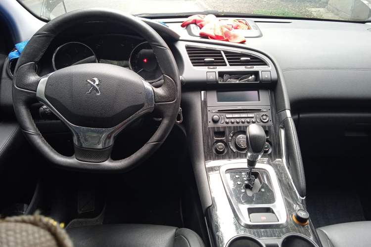 Used Peugeot 3008 2013 2.0L Automatic Trend Edition Center Console