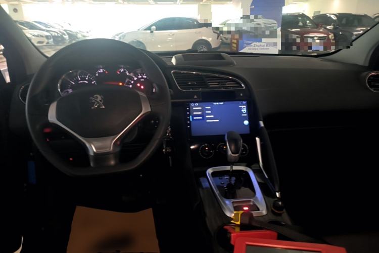 Used Peugeot 3008 2013 2.0L Automatic Classic Edition Center Console