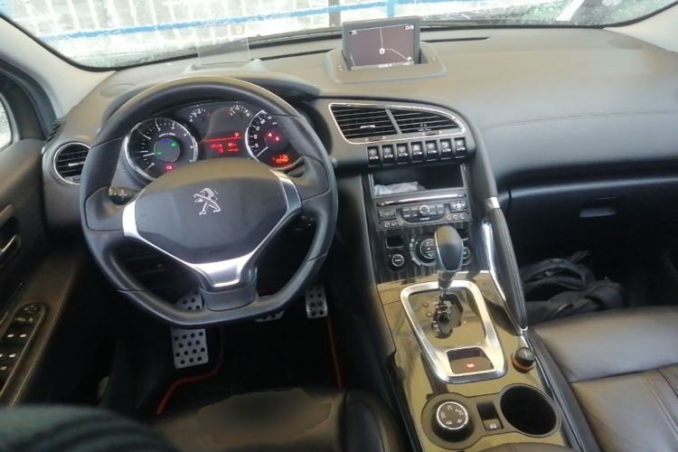 Used Peugeot 3008 2013 1.6THP Automatic Prestige Edition Center Console