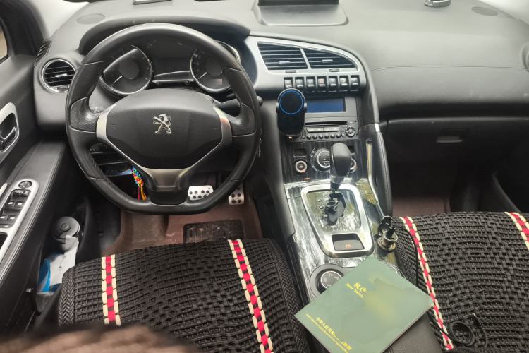 Used Peugeot 3008 2013 1.6THP Automatic Trend Edition Center Console