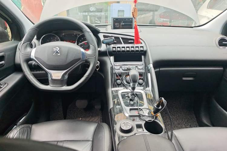 Used Peugeot 3008 2013 1.6THP Automatic Prestige Edition Center Console