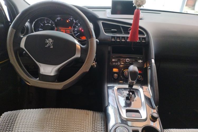 Used Peugeot 3008 2013 1.6THP Automatic Prestige Edition Center Console