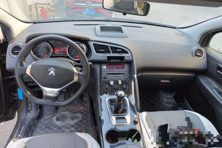 Used Peugeot 3008 2013 2.0L Manual Classic Edition Center Console