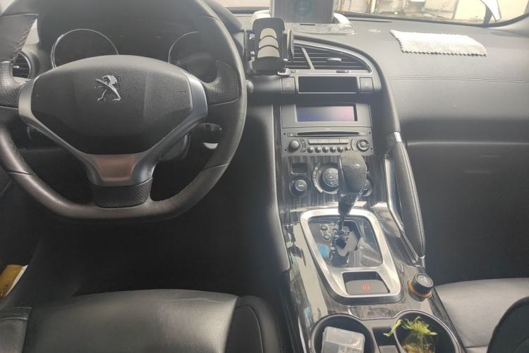 Used Peugeot 3008 2013 2.0L Automatic Trend Edition Center Console