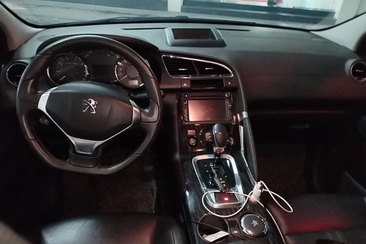 Used Peugeot 3008 2013 2.0L Automatic Trend Edition Center Console