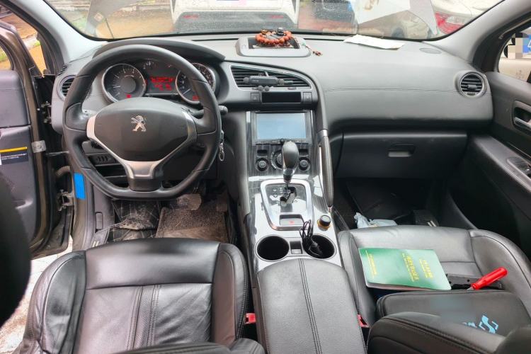 Used Peugeot 3008 2013 2.0L Automatic Trend Edition Center Console