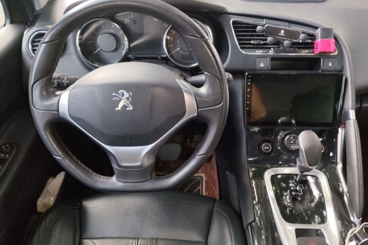 Used Peugeot 3008 2013 1.6THP Automatic Trend Edition Center Console