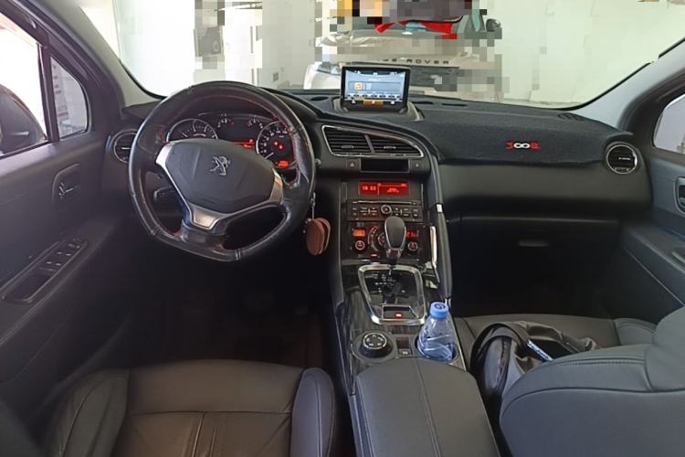 Used Peugeot 3008 2013 1.6THP Automatic Trend Edition Center Console
