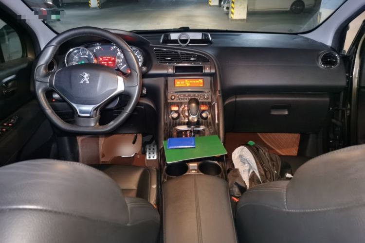 Used Peugeot 3008 2013 2.0L Automatic Trend Edition Center Console