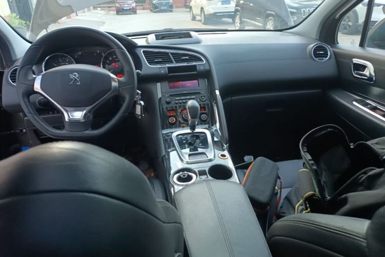 Used Peugeot 3008 2013 2.0L Automatic Trend Edition Center Console
