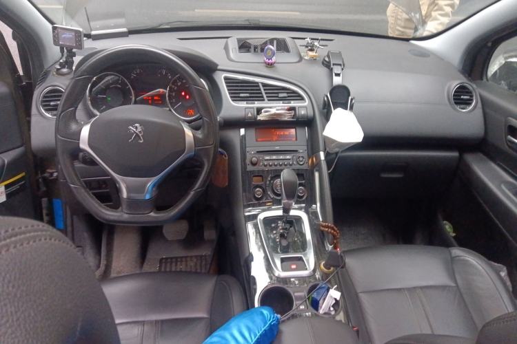 Used Peugeot 3008 2013 2.0L Automatic Trend Edition Center Console